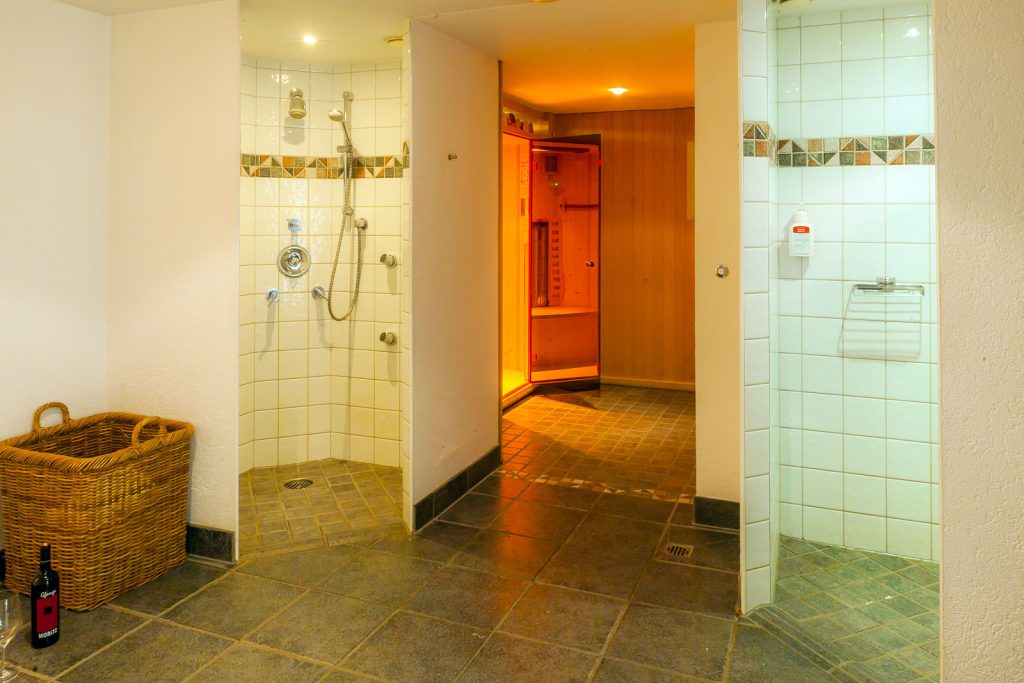 Duschen im Saunabereich